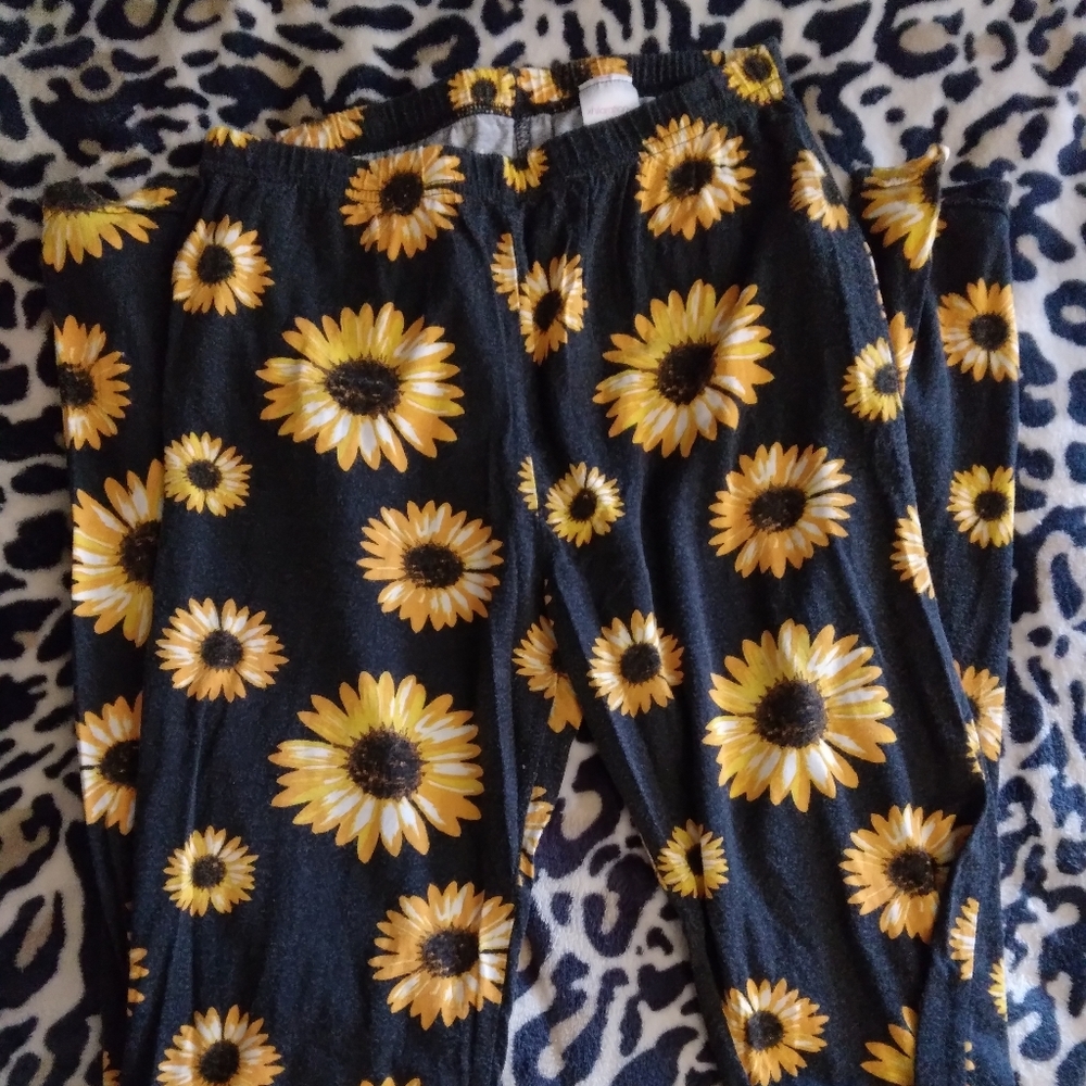 Xhilaration Sunflower Bell Bottom Legging Size M